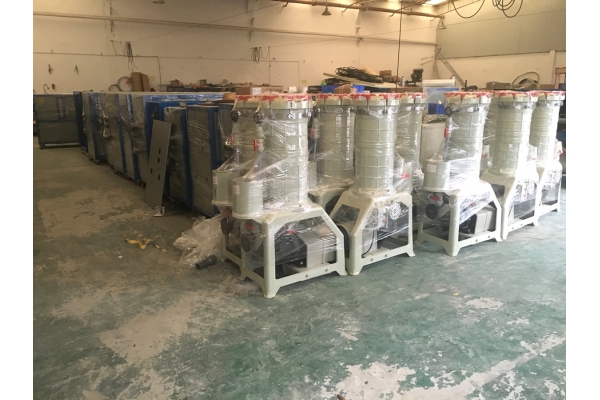 冷水機(jī)過濾機(jī)倉庫